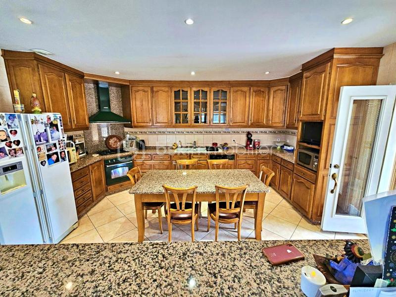 Maison traditionnelle - 230 m² - 7 pièces