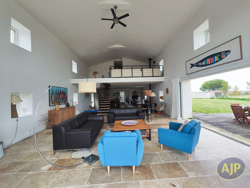 Maison - 263 m² - 8 pièces