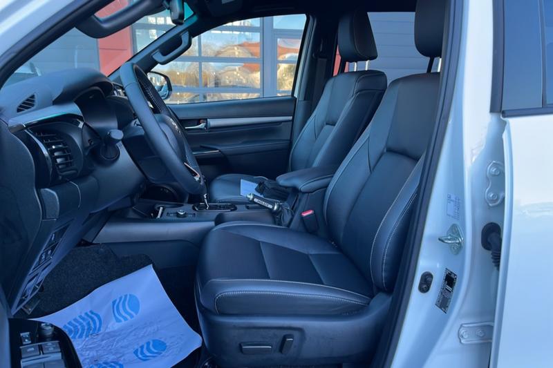 Toyota Hilux 2.8 204 Bva Invincible 4p