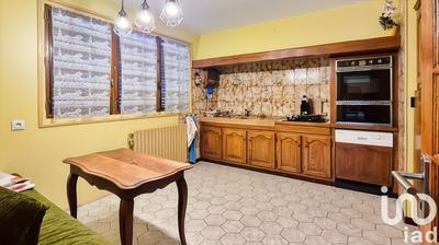 Maison - 181 m² - 7 pièces