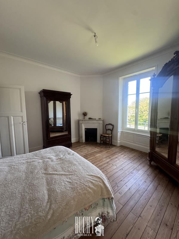 Maison - 338 m² - 12 pièces