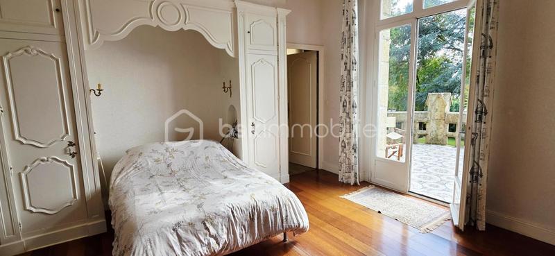 Maison - 353 m² - 12 pièces