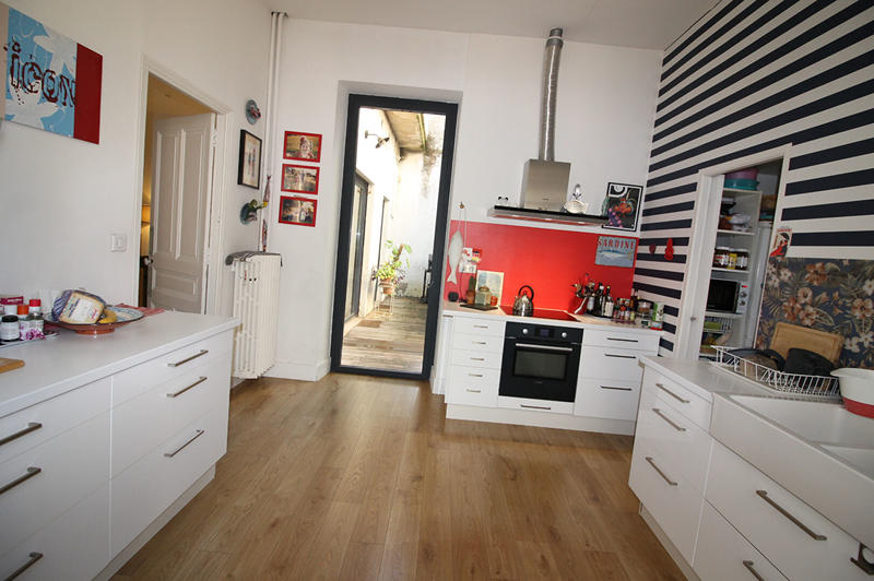 Maison - 250 m² - 9 pièces