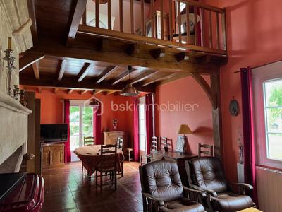 Maison traditionnelle - 159 m² - 6 pièces