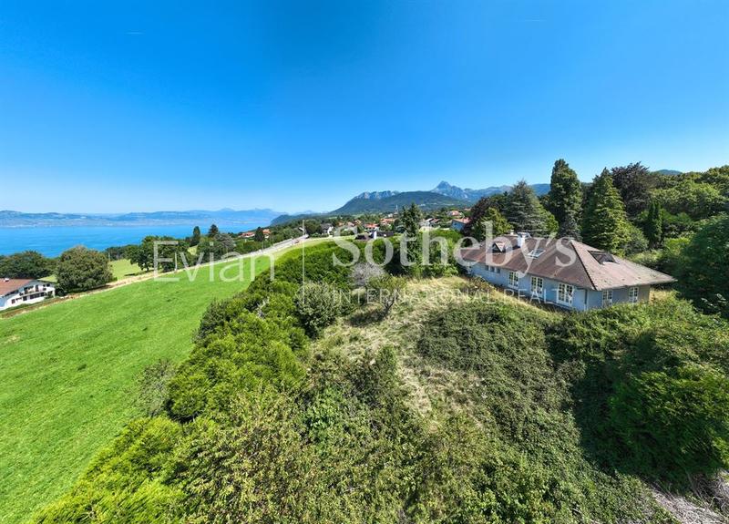 Maison - 230 m² - 8 pièces