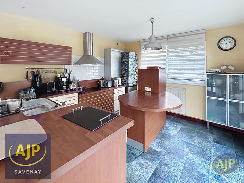 Maison - 200 m² - 9 pièces