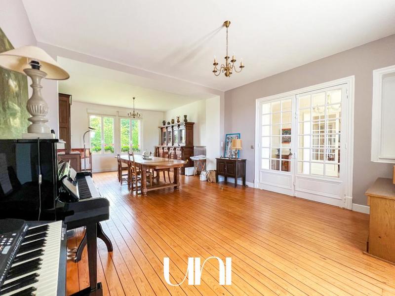 Maison de maîtres - 367 m² - 12 pièces