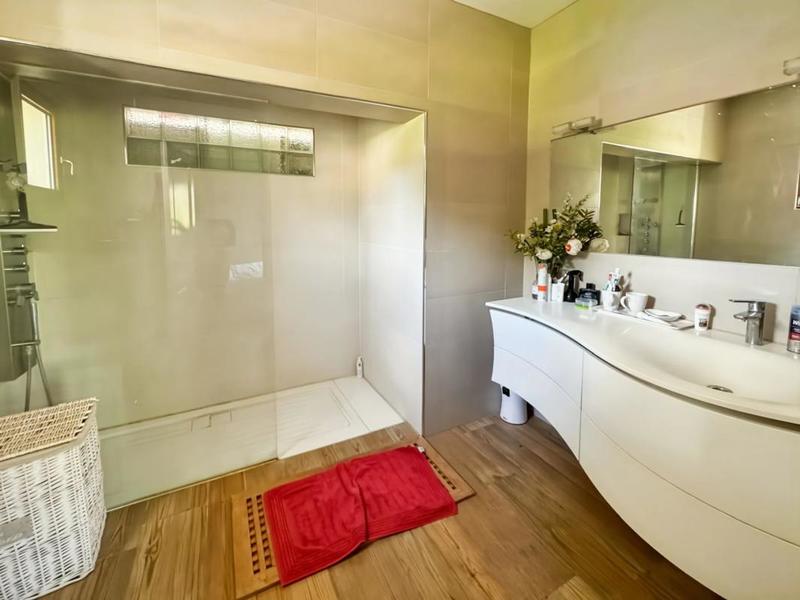 Maison - 213 m² - 6 pièces