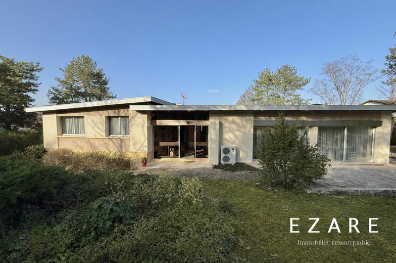 Maison - 221 m² - 8 pièces