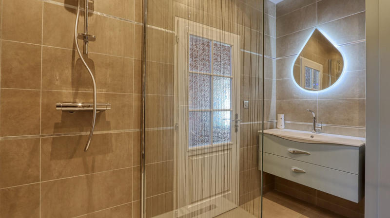 Maison - 240 m² - 7 pièces