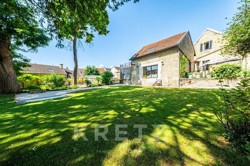 Maison - 300 m² - 9 pièces