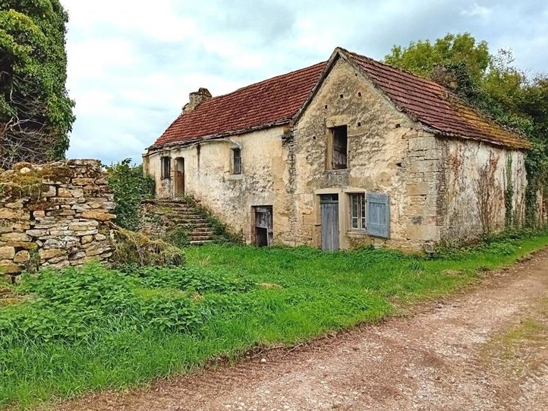 Maison - 740 m² - 3 pièces