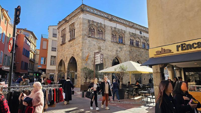 Appartement - 208 m² - 9 pièces