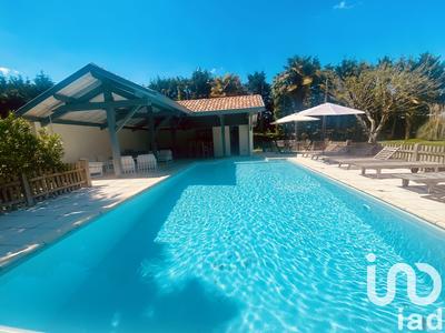 Maison - 210 m² - 7 pièces