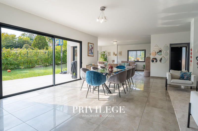 Maison - 199 m² - 6 pièces