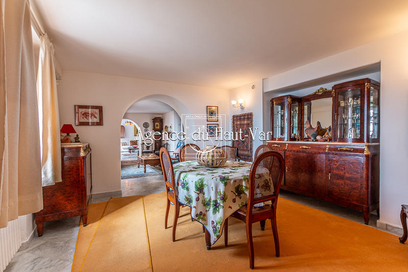 Propriété - 477 m² - 8 pièces