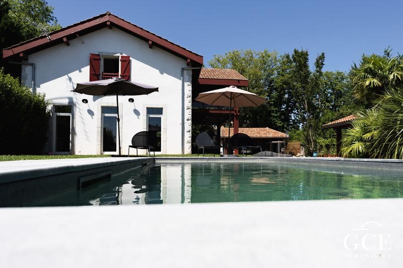 Maison ancienne - 243 m² - 8 pièces