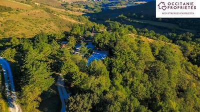 Propriété - 277 m² - 13 pièces