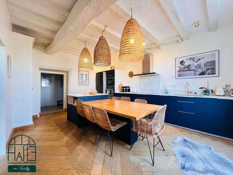 Maison - 311 m² - 9 pièces