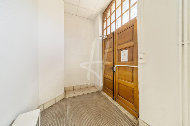 Local d'activités - 194 m² - 6 pièces