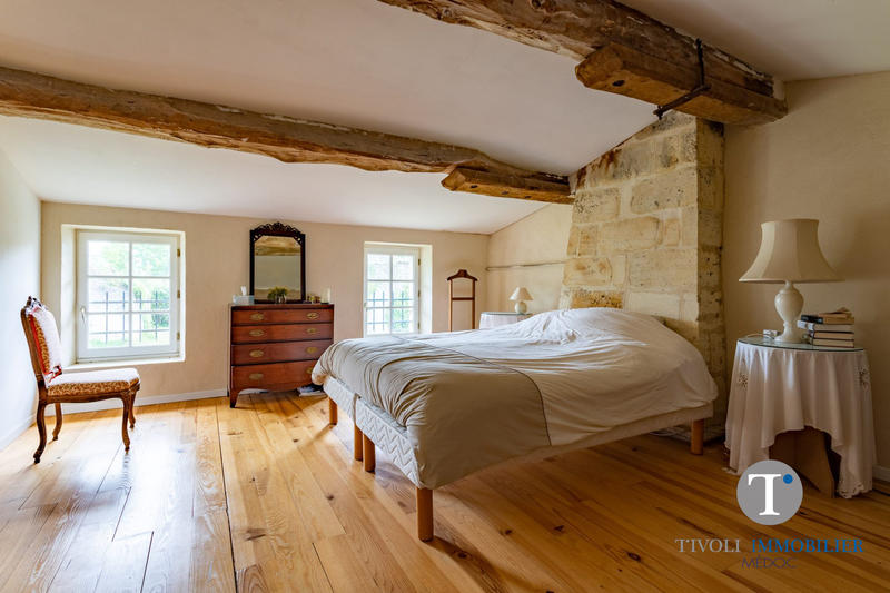 Maison - 530 m² - 10 pièces