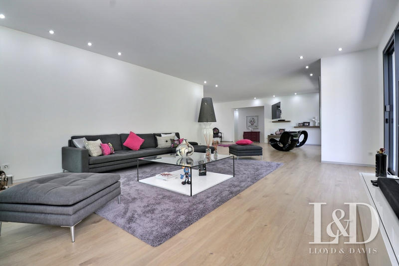 Maison - 433 m² - 12 pièces