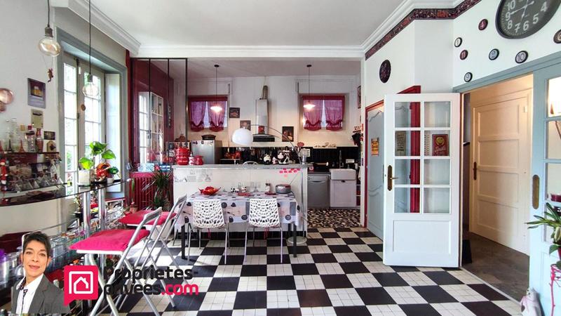 Maison - 200 m² - 10 pièces