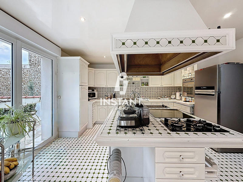 Maison - 179 m² - 6 pièces