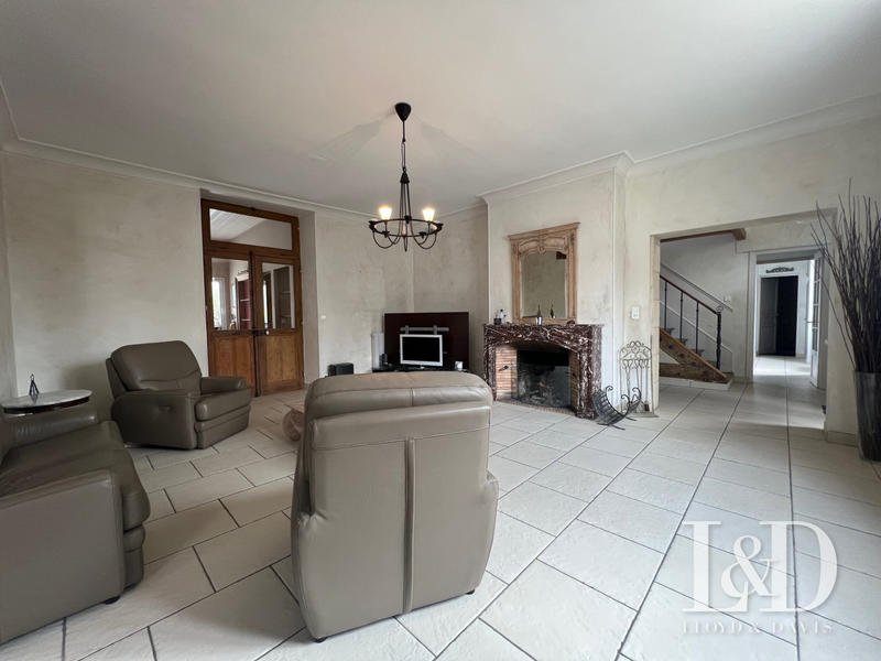 Maison - 300 m² - 10 pièces