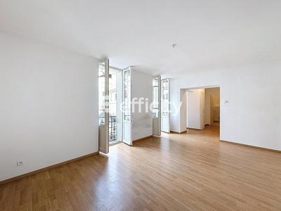 Appartement ancien - 95 m² - 5 pièces