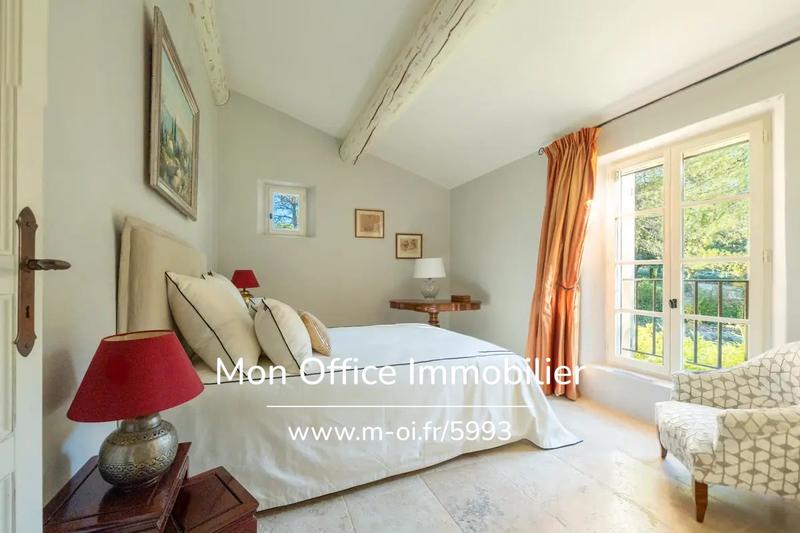 Propriété - 250 m² - 9 pièces