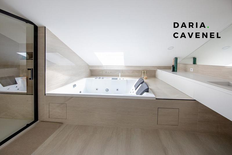 Pavillon - 250 m² - 7 pièces