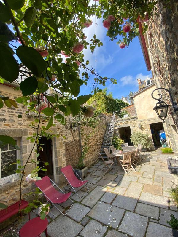 Maison en pierre - 180 m² - 11 pièces