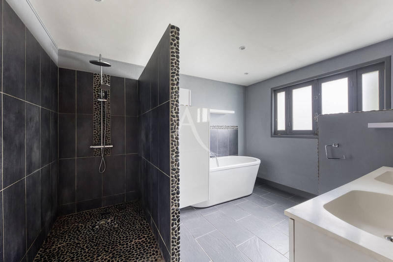 Maison - 92 m² - 5 pièces