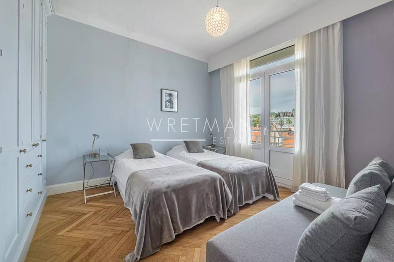 Appartement - 185 m² - 7 pièces