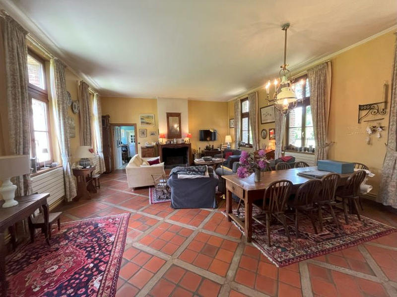 Maison - 284 m² - 9 pièces