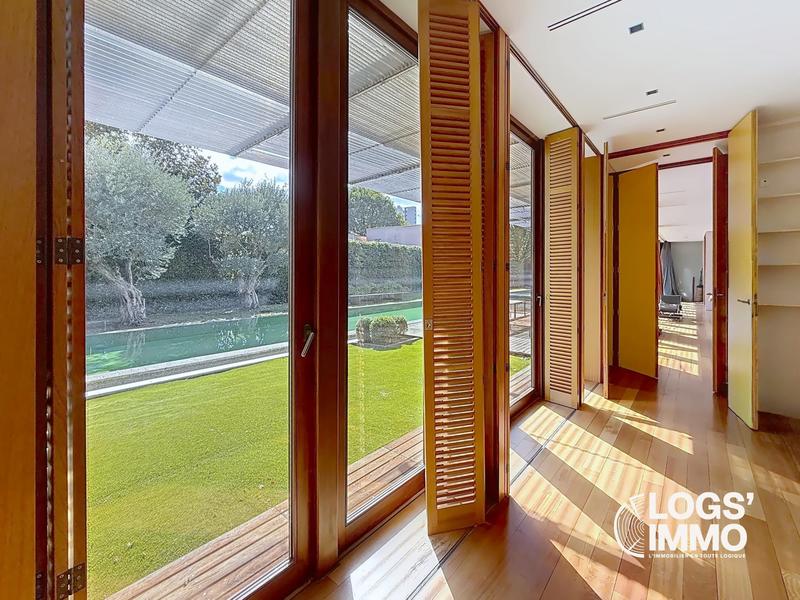 Maison contemporaine - 245 m² - 7 pièces