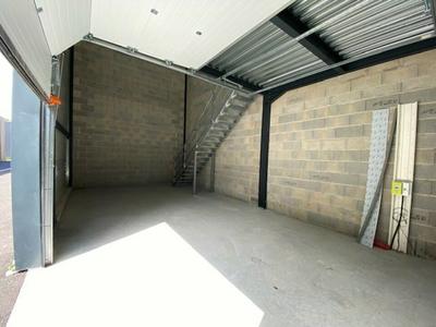 Local d'activité / Entrepôt - 71 m²