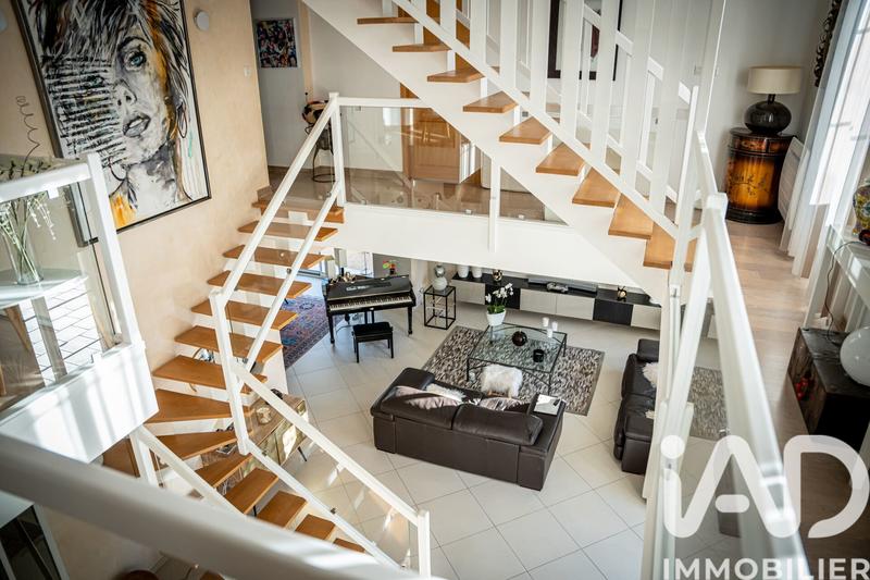 Maison - 332 m² - 6 pièces