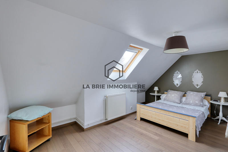 Maison - 161 m² - 8 pièces