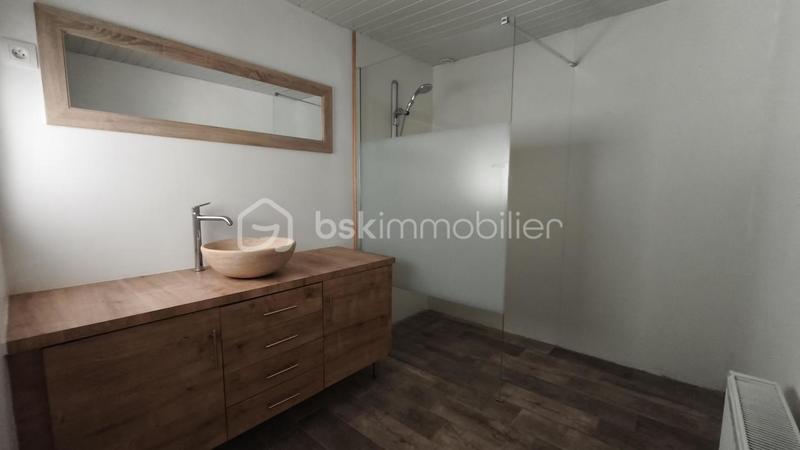 Propriété - 251 m² - 9 pièces