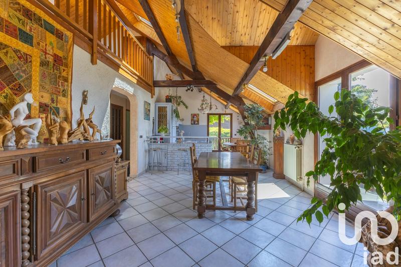 Maison - 222 m² - 8 pièces