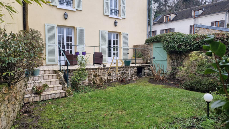 Maison - 220 m² - 8 pièces