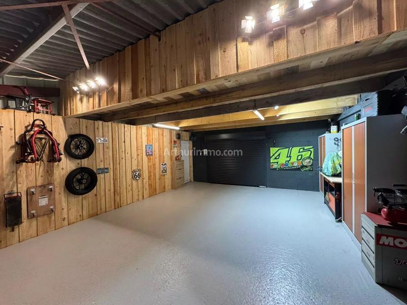 Maison - 595 m² - 5 pièces