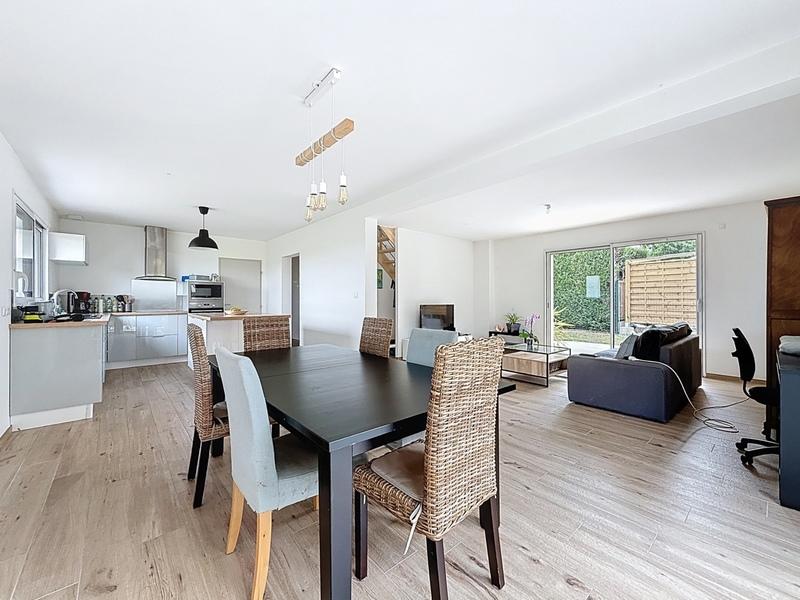 Maison - 178 m² - 8 pièces