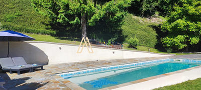 Maison ancienne - 236 m² - 10 pièces