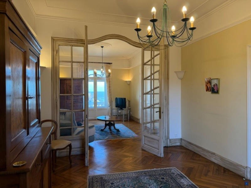 Maison - 210 m² - 8 pièces