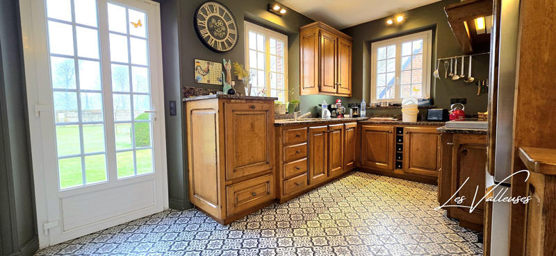 Maison - 300 m² - 8 pièces