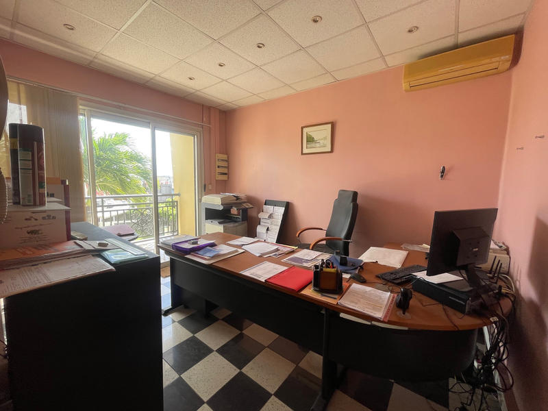 Local commercial - 124 m²