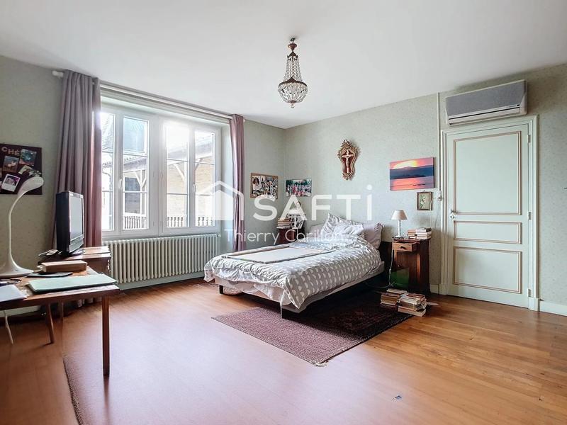 Maison - 377 m² - 14 pièces